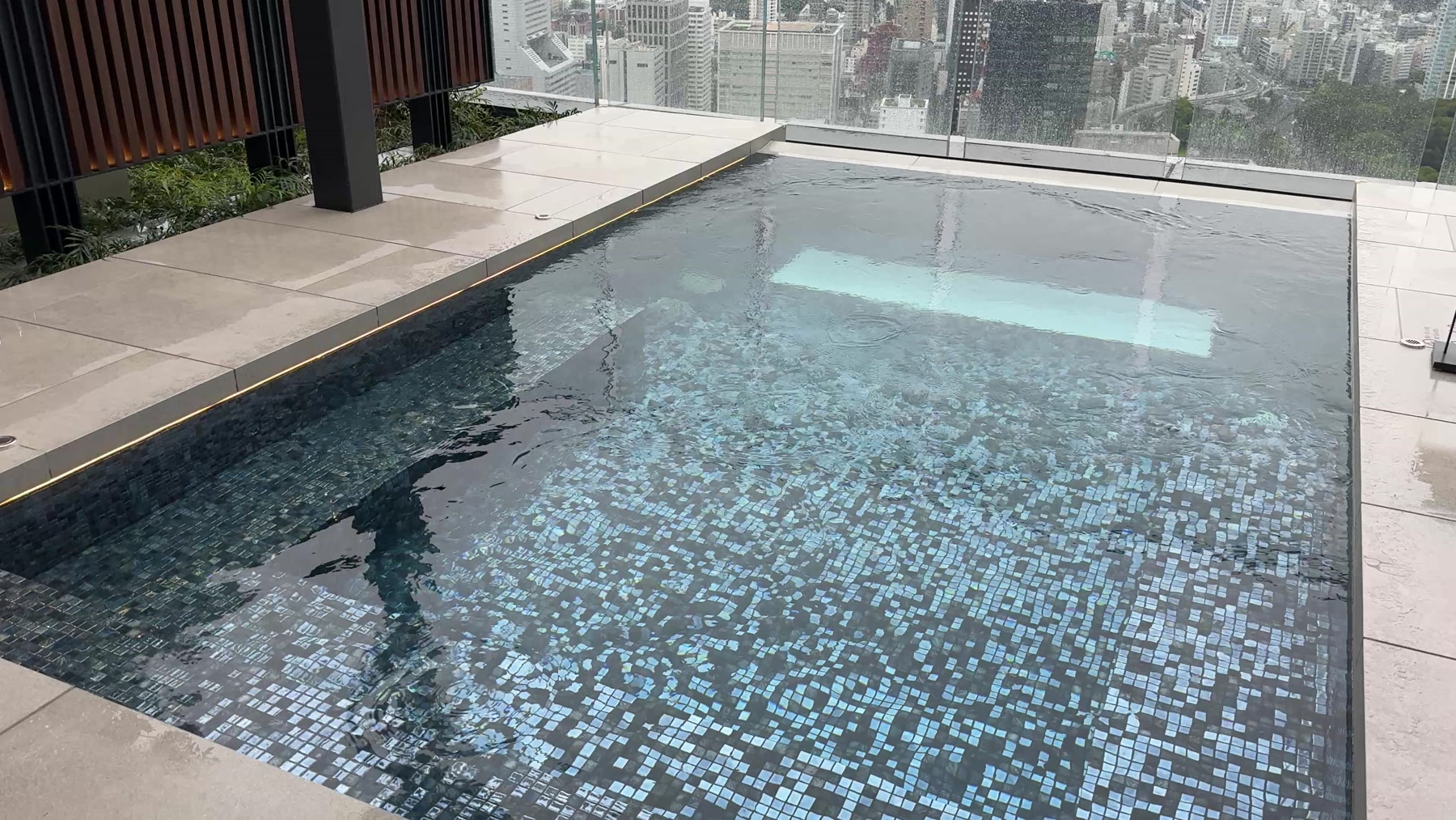 Outdoor relaxation pool on Fairmont Tokyo’s high-floor terrace