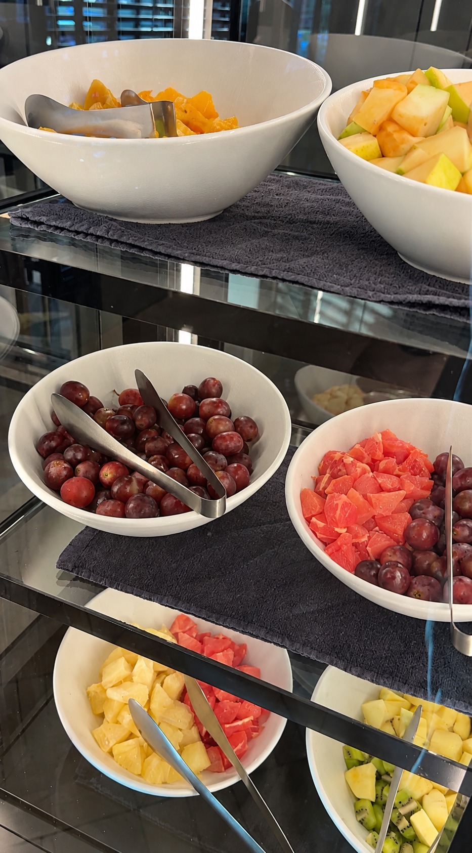 Bowls of fresh fruit on the Hotel Indigo Tokyo Shibuya breakfast buffet